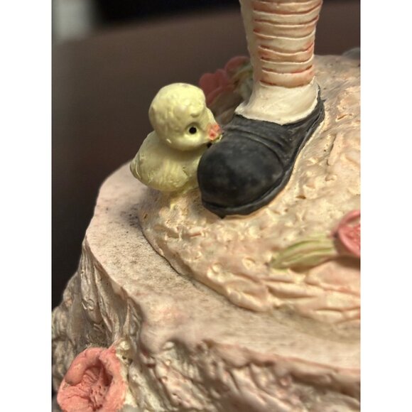 Vintage Easter Bunny Rabbit Music Box "Easter Parade" 8.25" - Picture 10 of 16